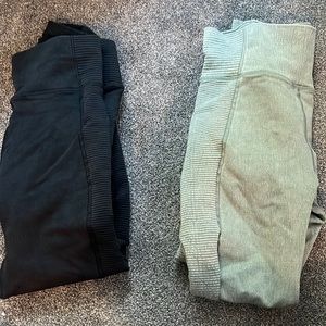 2 pairs of leggings, size small